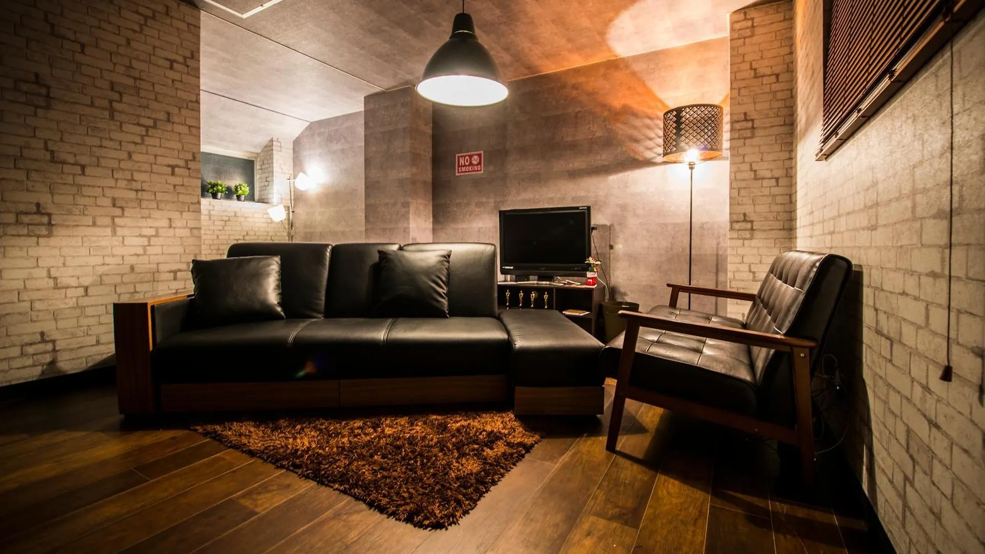 Ln01 Secret Base In Sannomiya Apartment Kobe 0*,